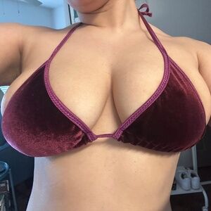 Plump velvet top